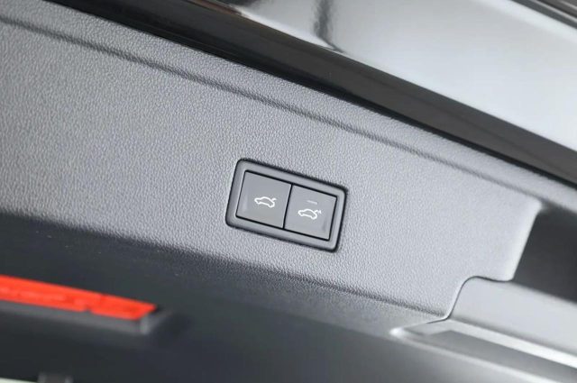 VOLKSWAGEN Touareg usata, con Controllo automatico clima
