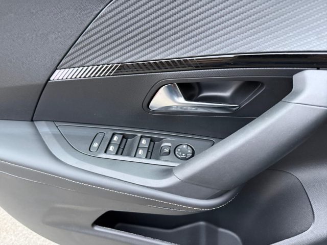 PEUGEOT 2008 usata, con Sensore di luce