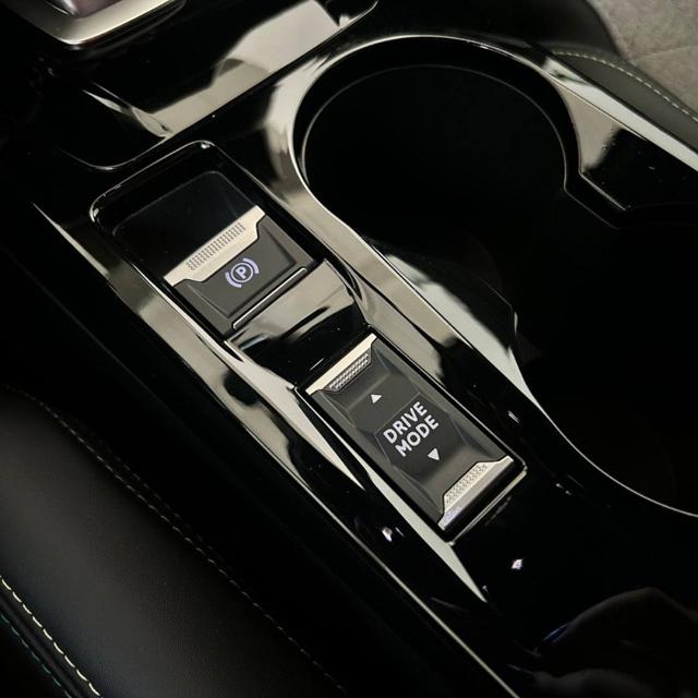 PEUGEOT 2008 usata, con Sedile posteriore sdoppiato