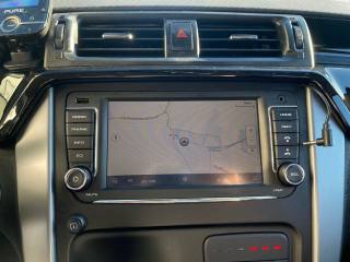 MAHINDRA KUV100 usata, con Autoradio digitale