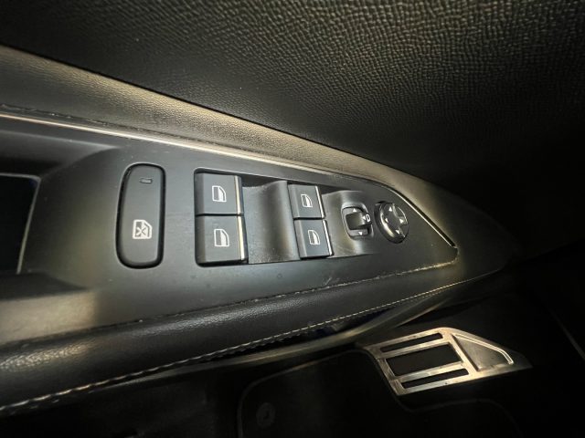 PEUGEOT 3008 usata, con Volante multifunzione