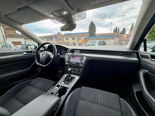 VOLKSWAGEN Passat usata, con Sistema di navigazione