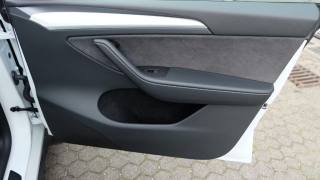 TESLA Model Y usata, con USB