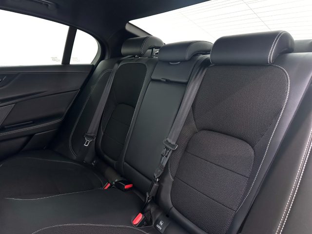 JAGUAR XE usata, con Cruise Control