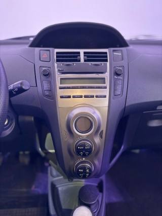 TOYOTA Yaris usata 16