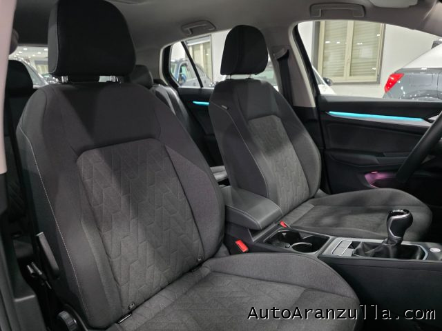 VOLKSWAGEN Golf usata, con USB