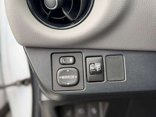 TOYOTA Yaris usata 26