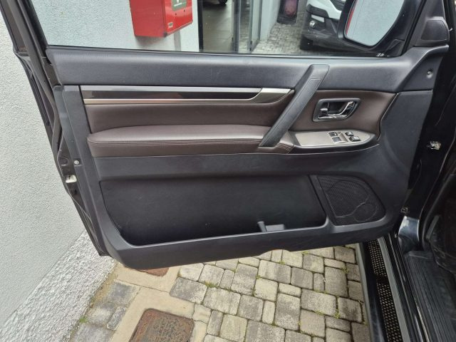 MITSUBISHI Pajero usata 8