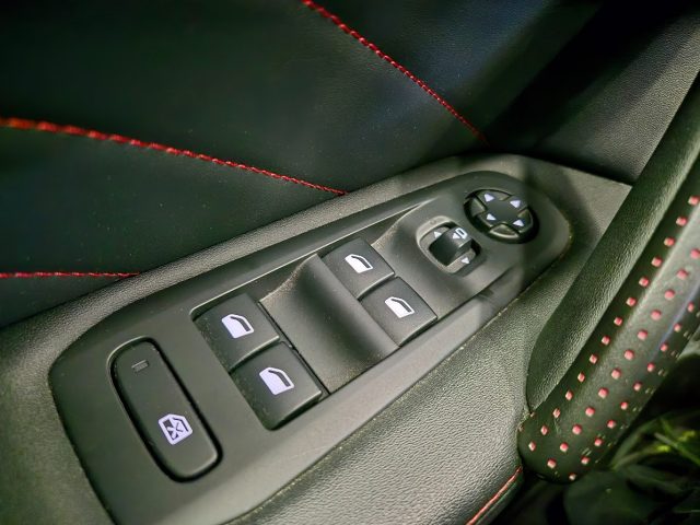 PEUGEOT 308 usata, con Volante multifunzione