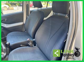 TOYOTA Yaris usata 26