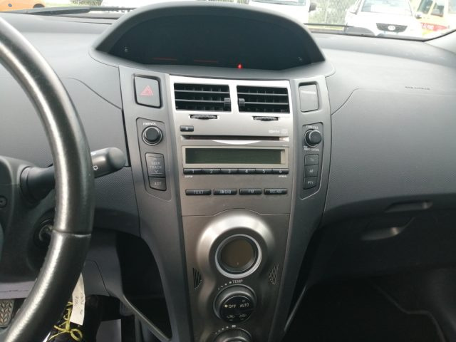 TOYOTA Yaris usata 15
