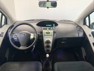 TOYOTA Yaris usata 11