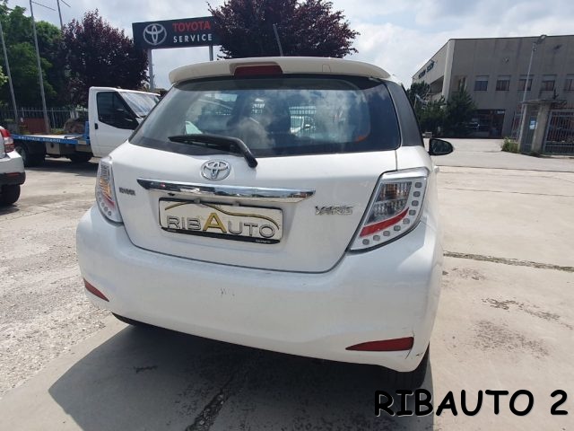 TOYOTA Yaris usata, con Bluetooth