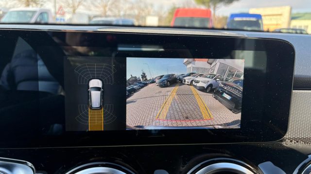 MERCEDES-BENZ GLB 180 usata, con Fari LED