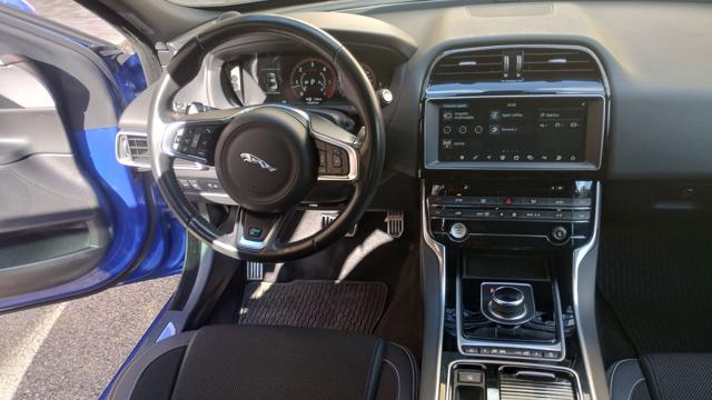 JAGUAR XE usata, con Bluetooth