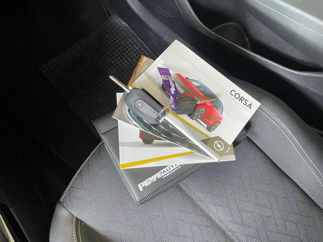OPEL Corsa usata, con USB