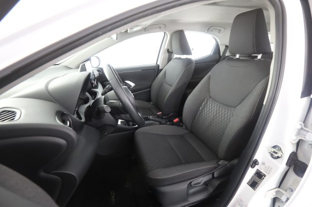 TOYOTA Yaris usata 2