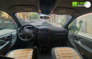 CHRYSLER Voyager usata 26