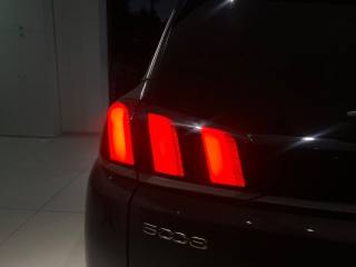 PEUGEOT 5008 usata, con Autoradio