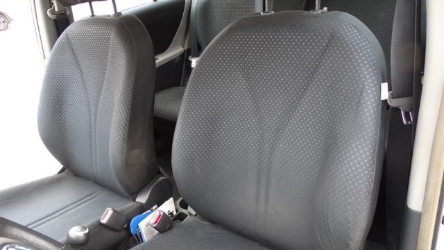 TOYOTA Yaris usata 54