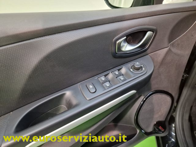 RENAULT Clio usata, con Monitoraggio pressione pneumatici