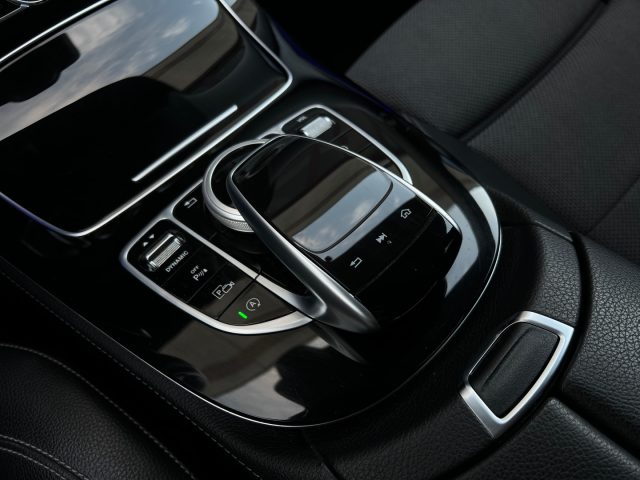 MERCEDES-BENZ E 220 usata, con Cronologia tagliandi