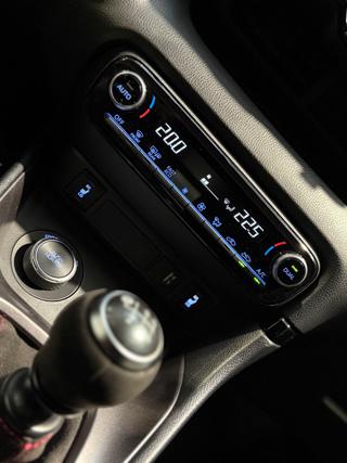 TOYOTA Yaris usata, con Sedili riscaldati