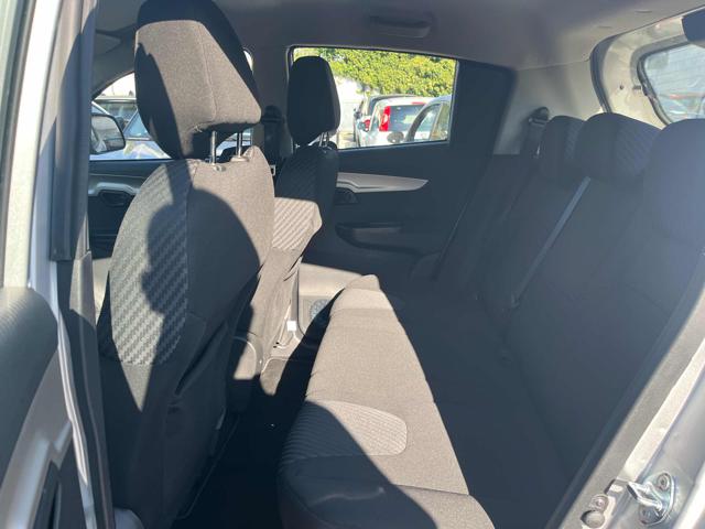 MAHINDRA KUV100 usata, con Bluetooth