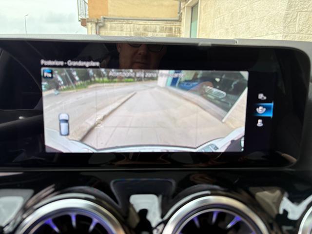 MERCEDES-BENZ GLA 200 usata, con Autoradio digitale