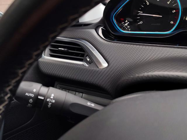 PEUGEOT 2008 usata, con Autoradio digitale
