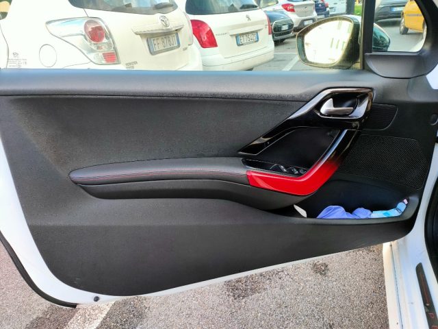 PEUGEOT 208 usata, con Interni in pelle