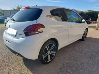 PEUGEOT 208 usata, con Autoradio