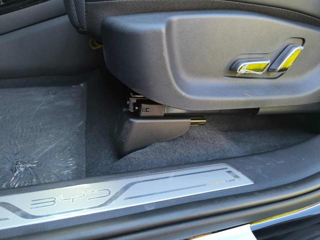 BYD Seal usata, con Sedile posteriore sdoppiato