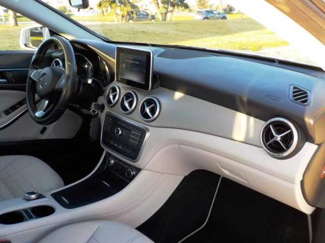 MERCEDES-BENZ CLA 180 usata, con Chiusura centralizzata telecomandata