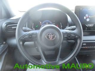 TOYOTA Yaris usata, con Fari LED