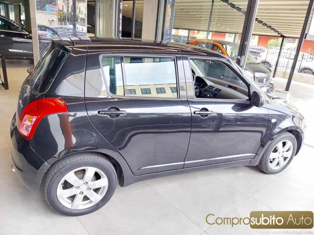 SUZUKI Swift usata, con Autoradio