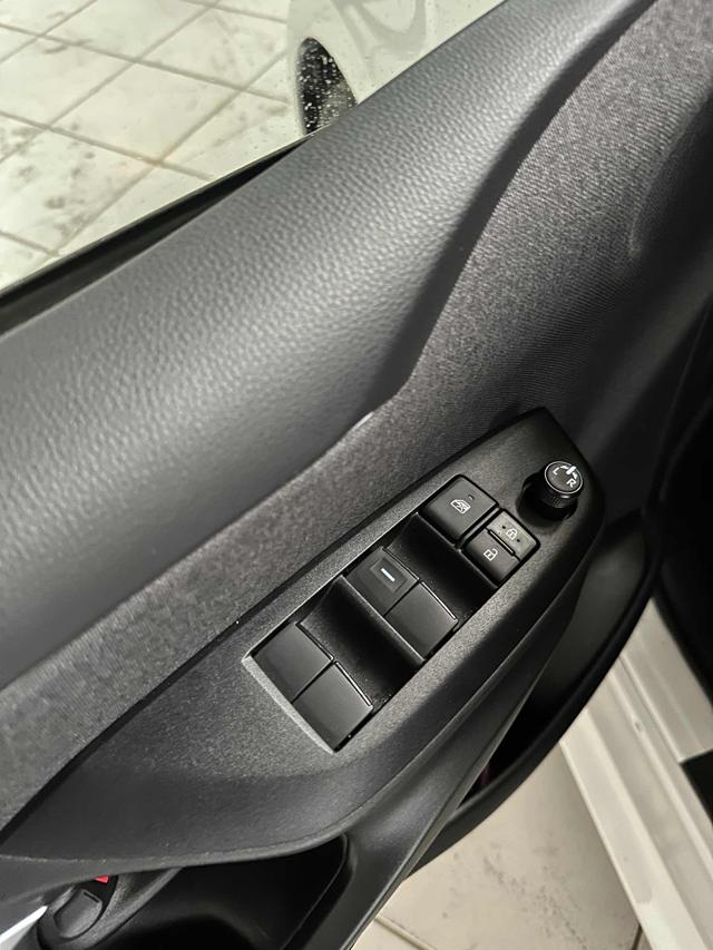 TOYOTA Yaris usata, con Alzacristalli elettrici