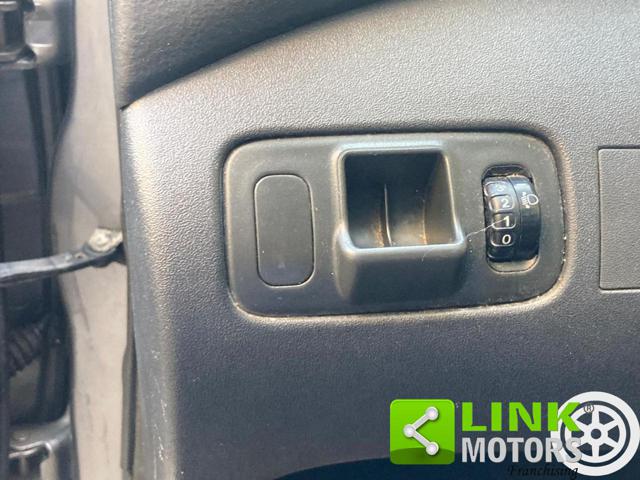 TOYOTA Yaris usata, con Alzacristalli elettrici