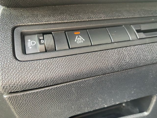 PEUGEOT 3008 usata, con Autoradio digitale