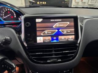 PEUGEOT 2008 usata, con Touch screen