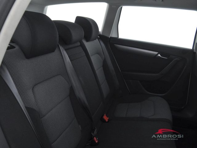 VOLKSWAGEN Passat usata 10