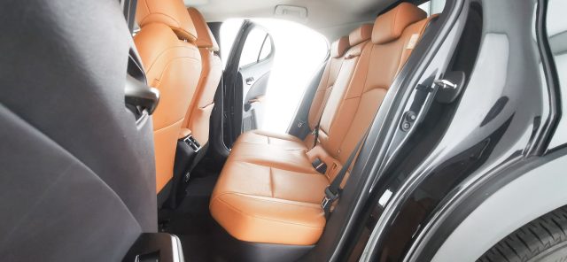 LEXUS UX 250h usata, con Supporto lombare
