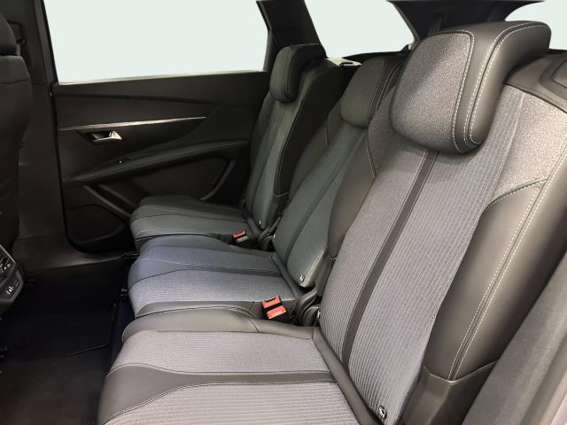 PEUGEOT 5008 usata, con USB