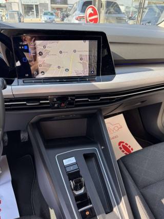 VOLKSWAGEN Golf usata, con USB