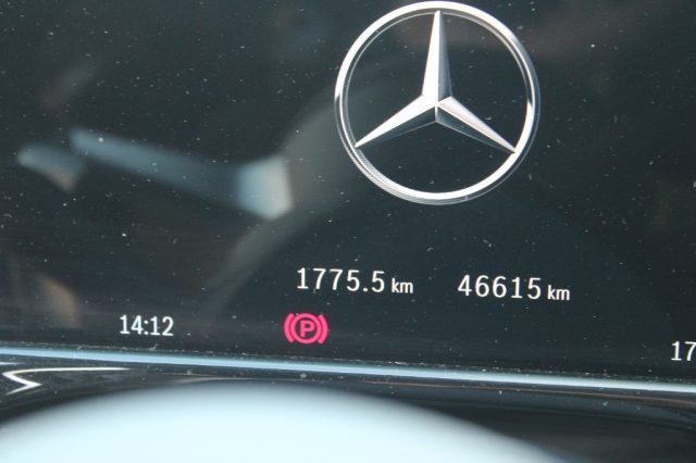 MERCEDES-BENZ E 220 usata, con Servosterzo