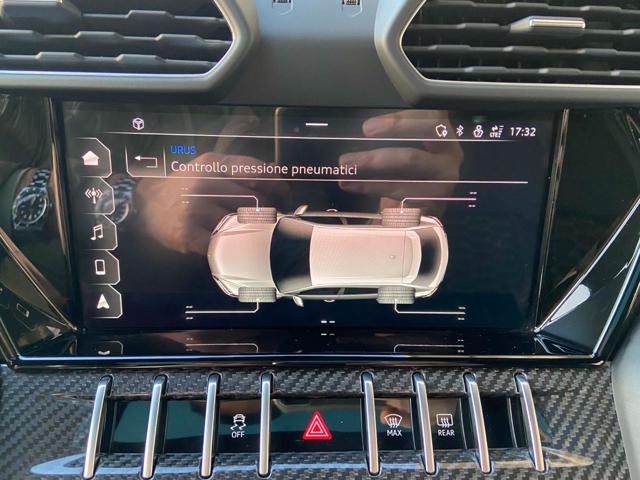 LAMBORGHINI Urus usata, con MP3