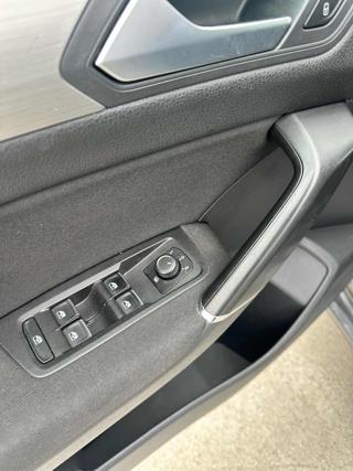 VOLKSWAGEN Touran usata, con Fendinebbia