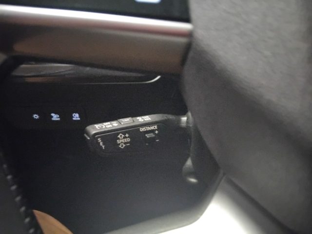 AUDI Q4 e-tron usata, con Riconoscimento dei segnali stradali