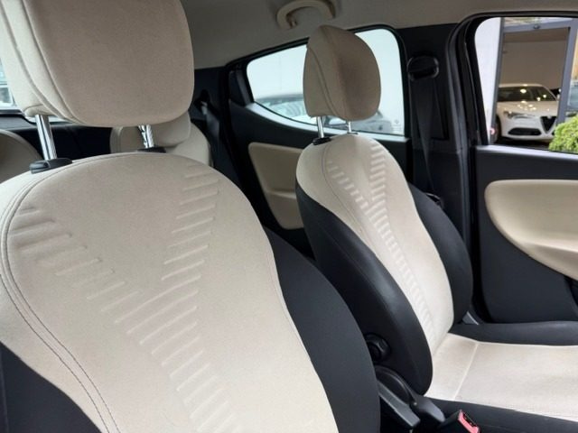 LANCIA Ypsilon usata, con Lettore CD
