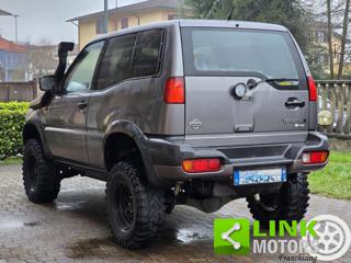 NISSAN Terrano usata 2